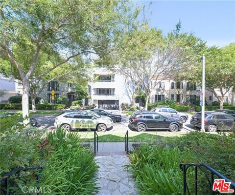 Photo of 149 S Crescent Drive #D, Beverly Hills, CA 90212 (MLS # 26657837)