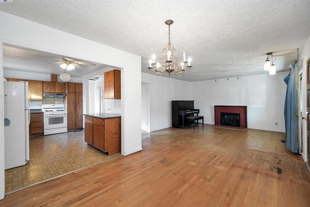 HUNTWOOD - Residential