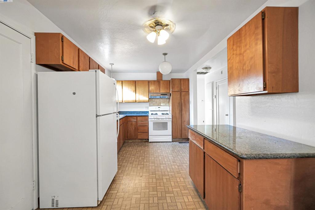 HUNTWOOD - Residential