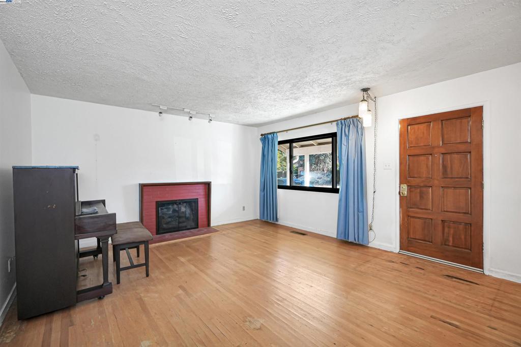 HUNTWOOD - Residential