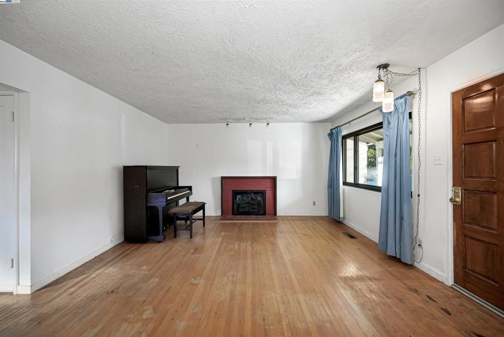 HUNTWOOD - Residential