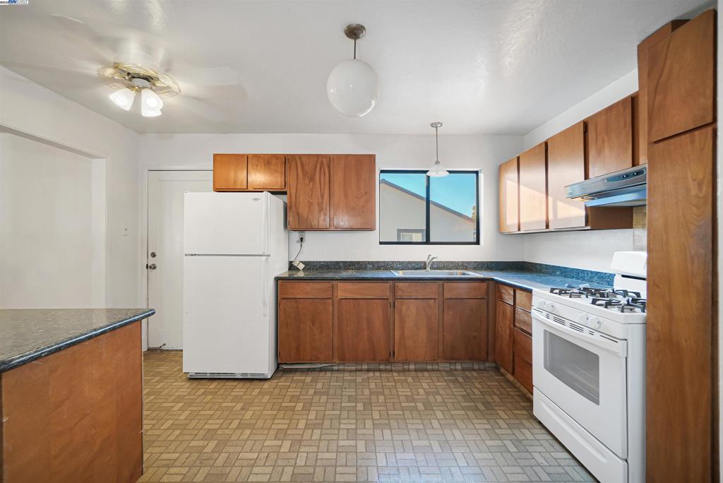 HUNTWOOD - Residential