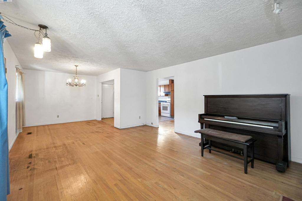 HUNTWOOD - Residential