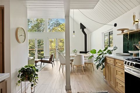 Photo of 209 Massive Rd, Lake Arrowhead, CA 92352 (MLS # IG26086995)