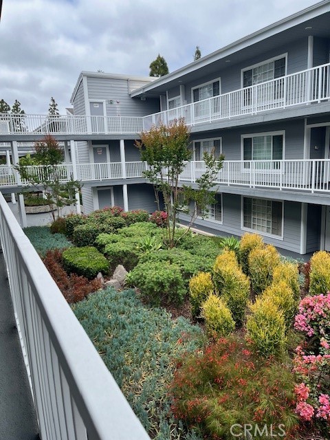 NICE SECURITY BUILDING /
GATED COMPLEX WITH POOL AND SPA /
UNIT HAS A STORAGE CLOSET /
UNIT HAS 2 PARKING SPACES WITH ELEVATOR ACCESS /
CONVENIENT TO SHOPS AND RESTAURANTS /
UNIT WITH A/C AND FIREPLACE