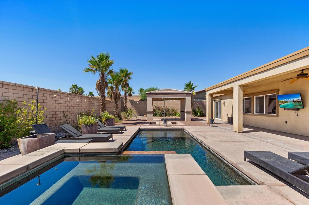 73861 Da Vinci Court