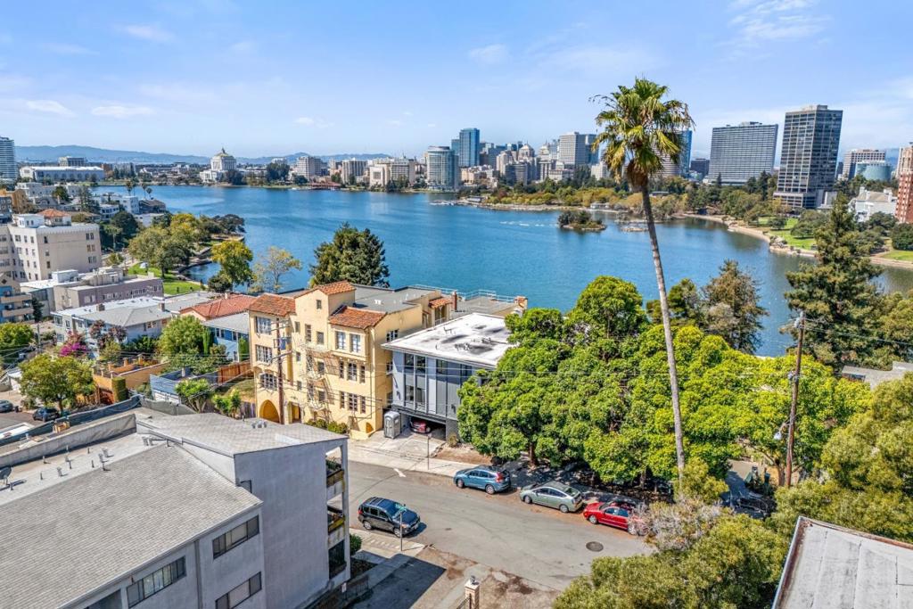 449 Merritt Ave