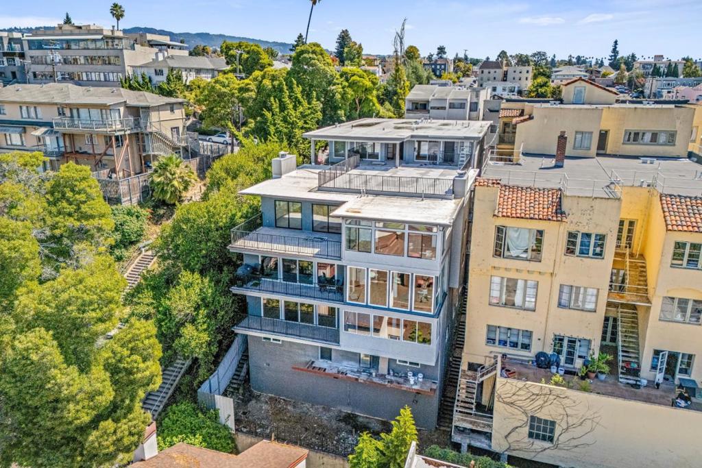 449 Merritt Ave