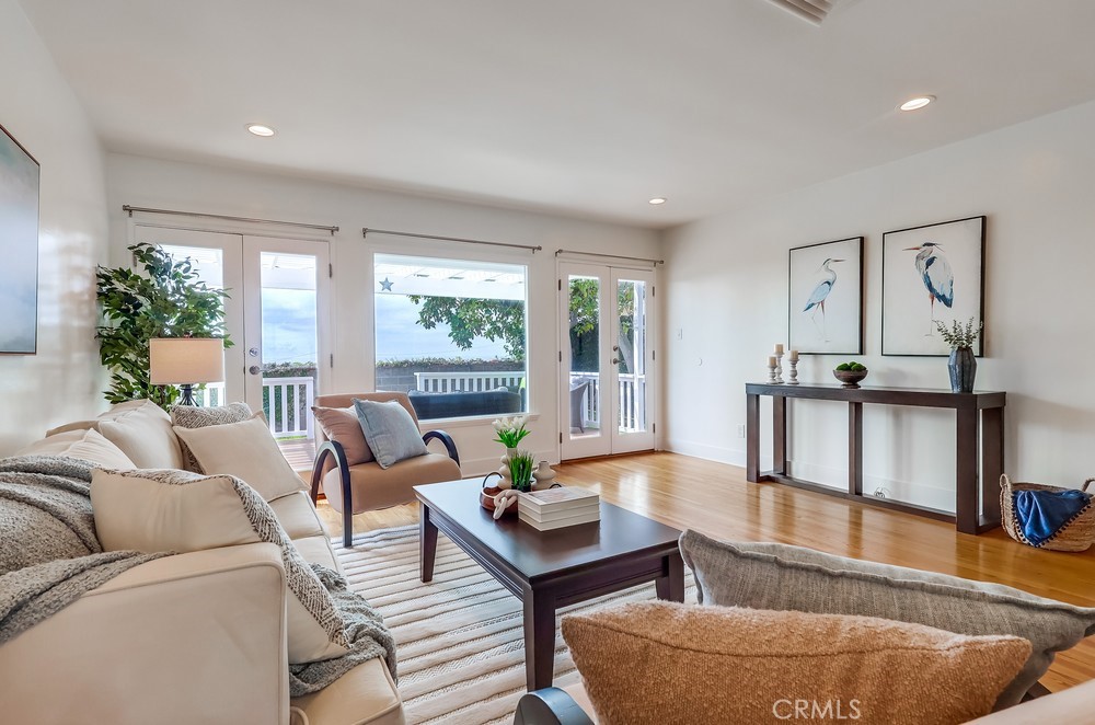 677 W 37th Street
