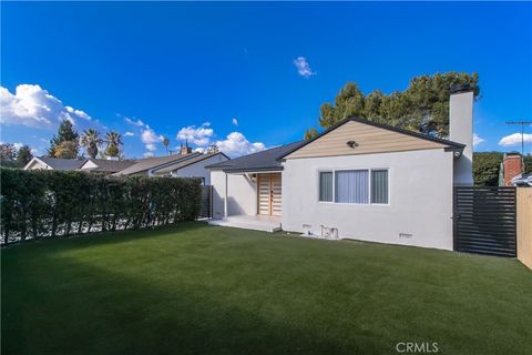 Photo of 22539 Dolorosa Street, Woodland Hills, CA 91367 (MLS # SR25260846)