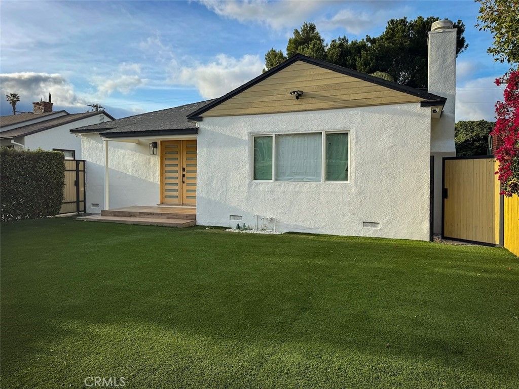 Photo of 22539 Dolorosa Street, Woodland Hills, CA 91367 (MLS # SR25260846)