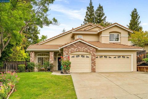 Photo of 636 Dunhill Dr DR, Danville, CA 94506 (MLS # 41133694)