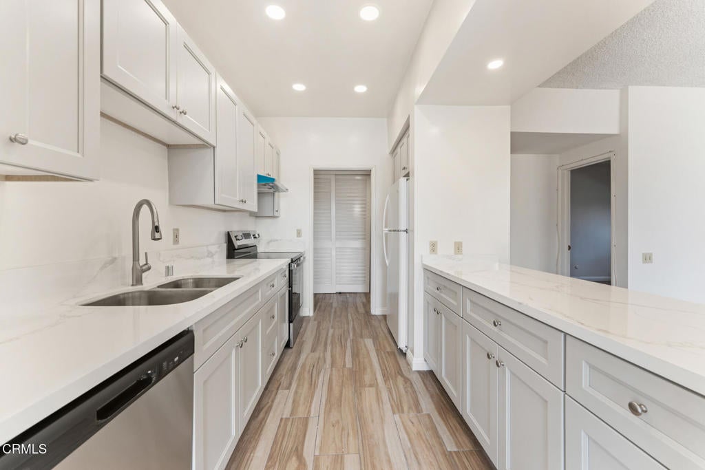 960 San Pasqual Street 210