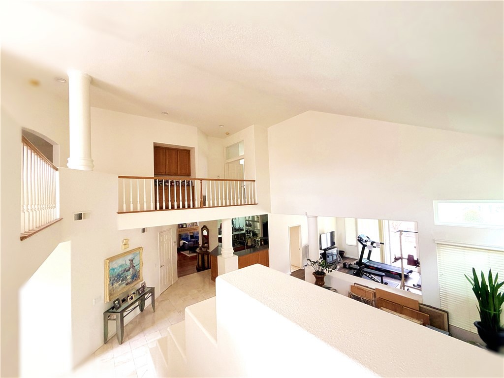 8312 E Hillsdale