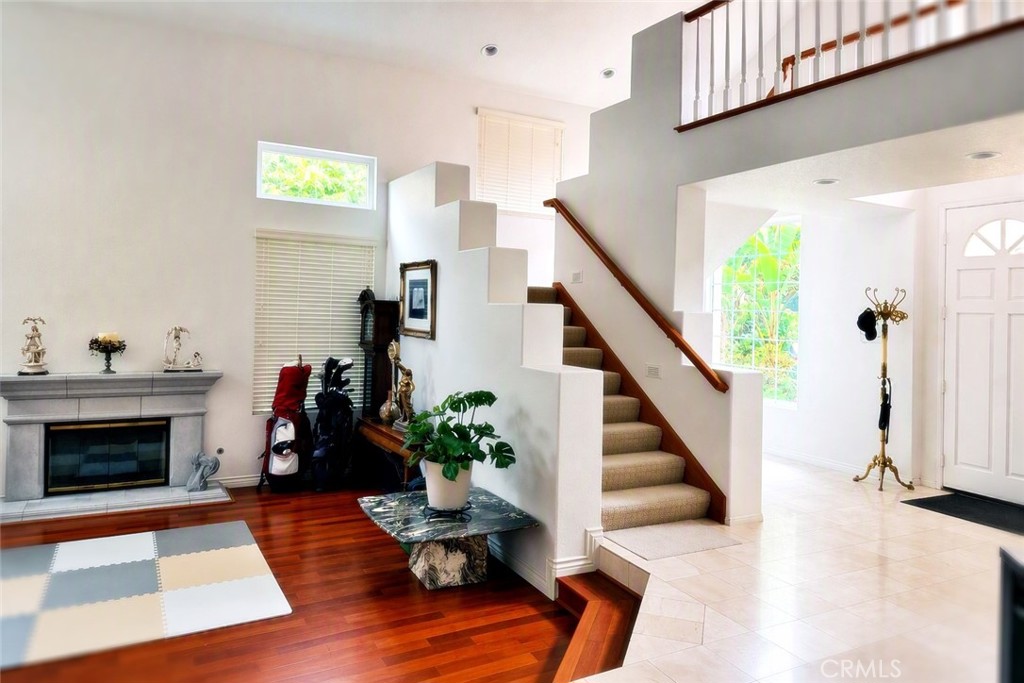 8312 E Hillsdale