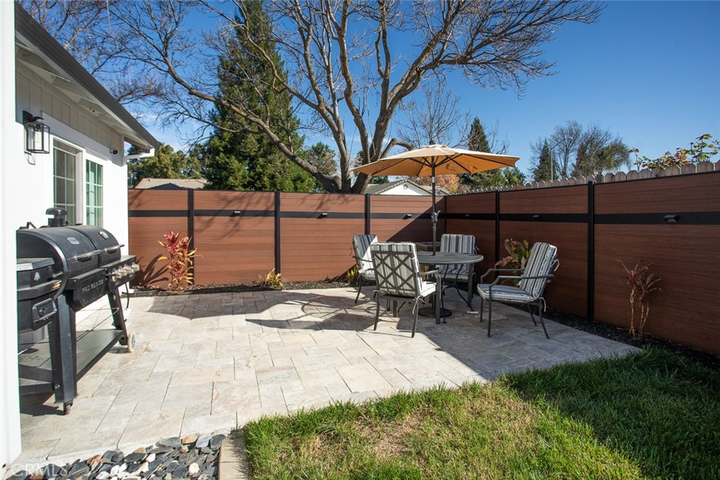 1805 Whispering Oaks Drive