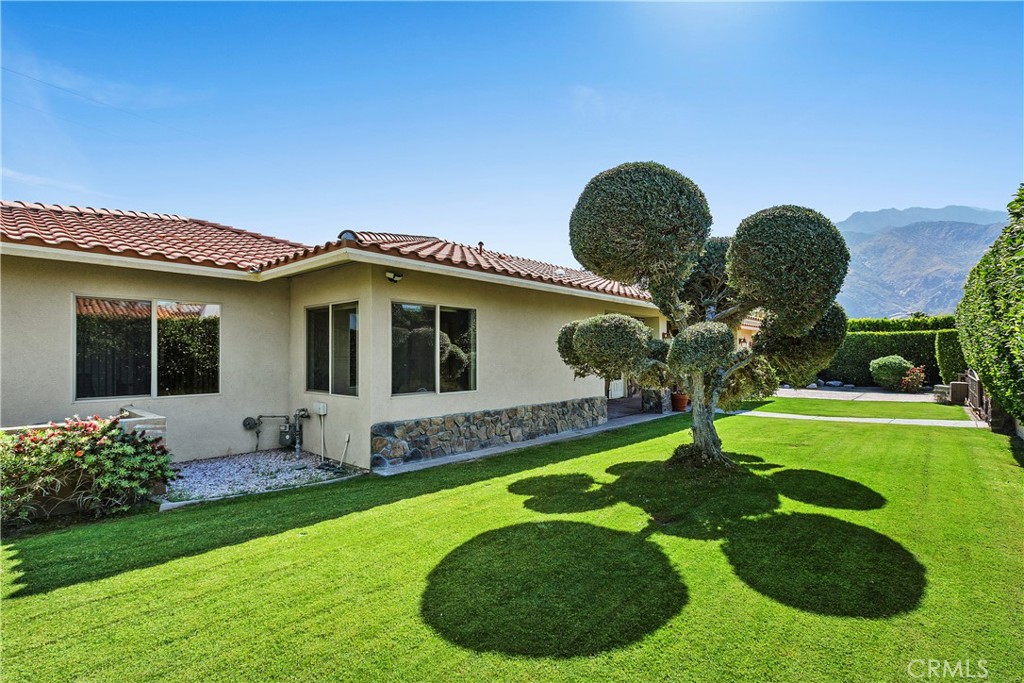 1221 Linda Vista