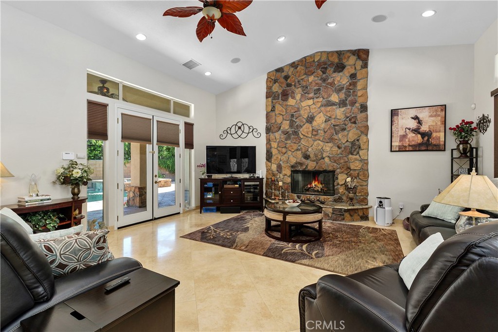 1221 Linda Vista