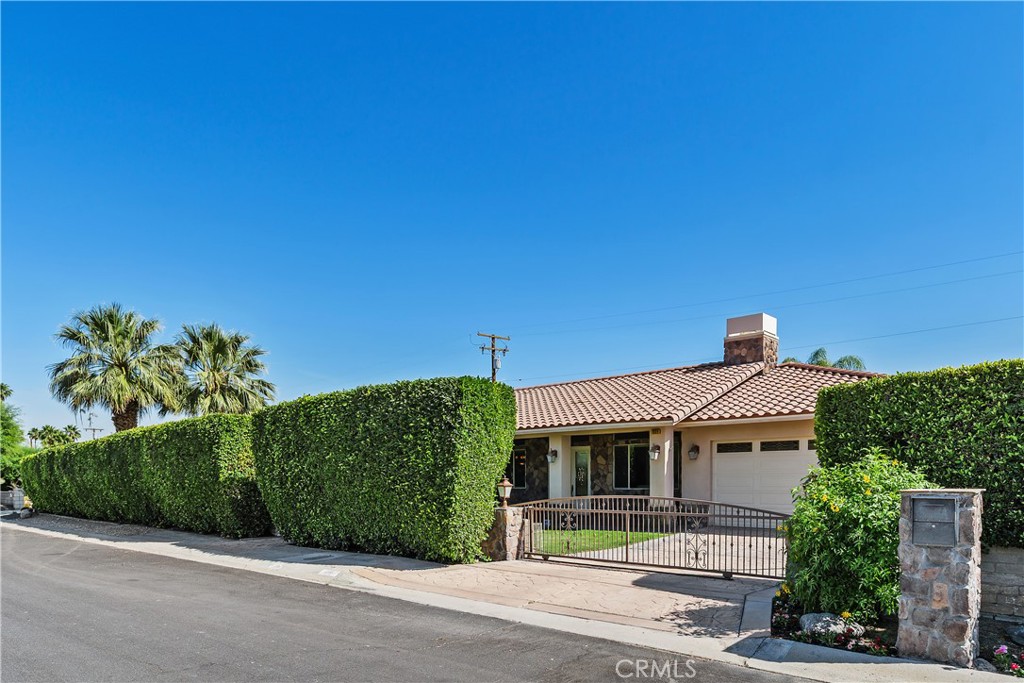 1221 Linda Vista