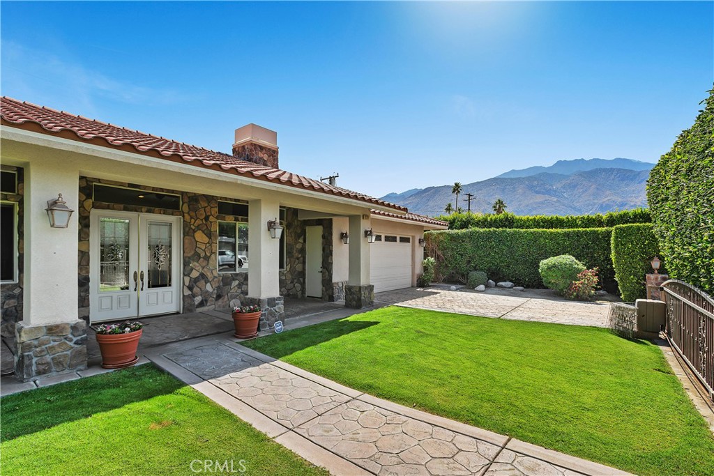 1221 Linda Vista