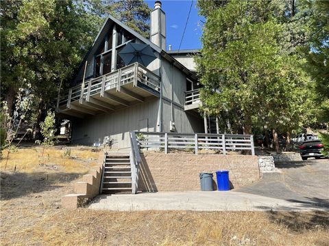 Photo of 401 Grass Valley Rd, Lake Arrowhead, CA 92352 (MLS # IG26096128)