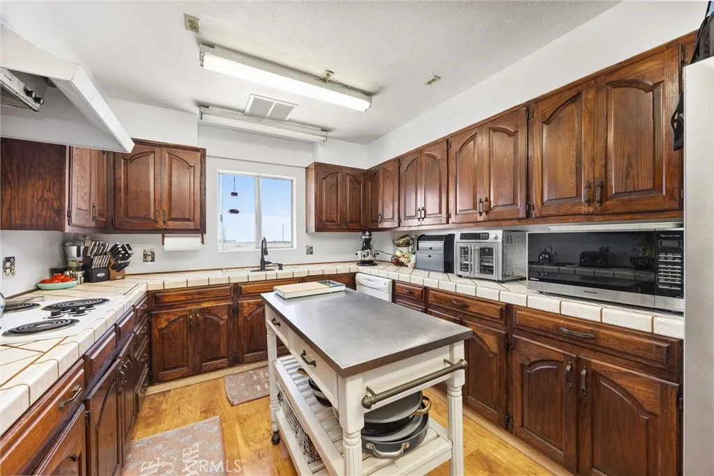 Maricopa, California 93252, United States, 5 Bedrooms Bedrooms, ,2 BathroomsBathrooms,Residential,Active,166110