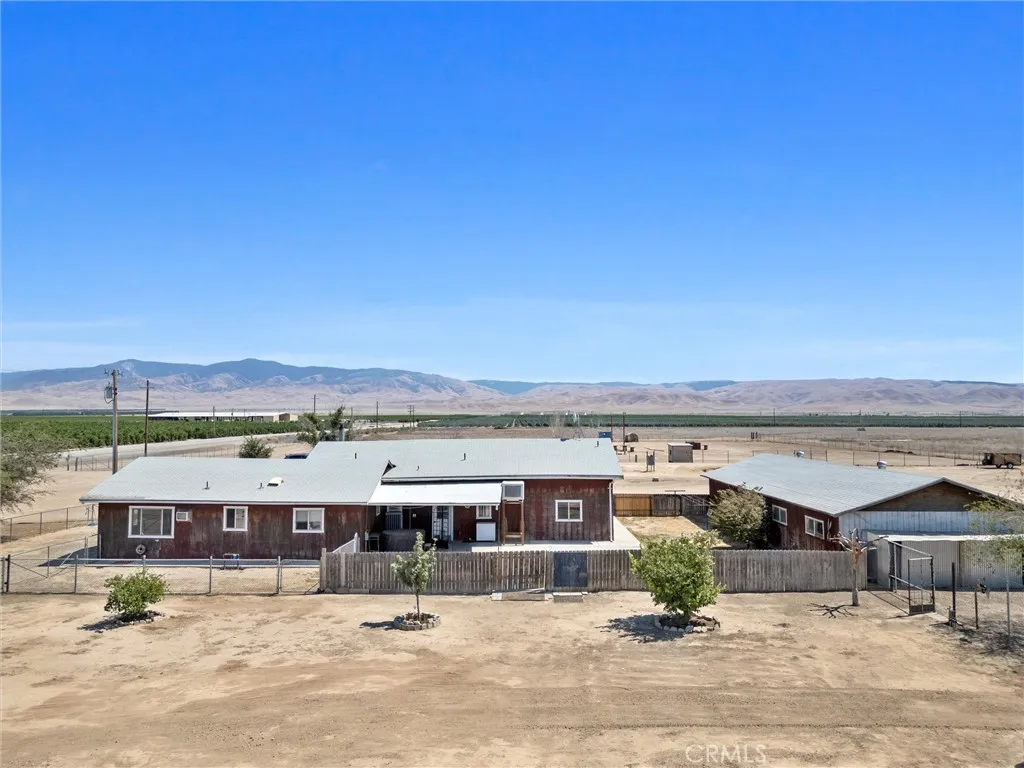 Maricopa, California 93252, United States, 5 Bedrooms Bedrooms, ,2 BathroomsBathrooms,Residential,Active,166110