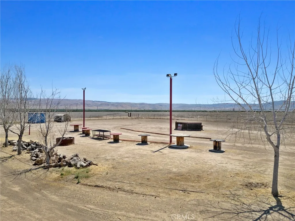 Maricopa, California 93252, United States, 5 Bedrooms Bedrooms, ,2 BathroomsBathrooms,Residential,Active,166110