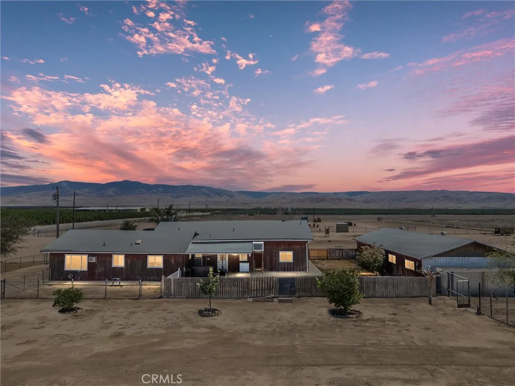 Maricopa, California 93252, United States, 5 Bedrooms Bedrooms, ,2 BathroomsBathrooms,Residential,Active,166110