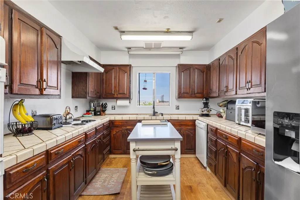 Maricopa, California 93252, United States, 5 Bedrooms Bedrooms, ,2 BathroomsBathrooms,Residential,Active,166110