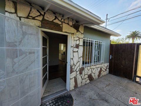 Photo of 547 1/2 Brooks Avenue #back, Venice, CA 90291 (MLS # 25492145) Photo of 547 1/2 Brooks Avenue #back, Venice, CA 90291 (MLS # 25492145)