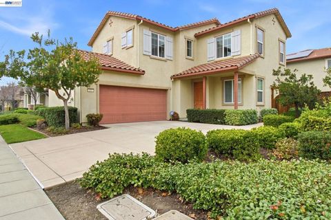 Photo of 237 W Moraga St St, Mountain House, CA 95391 (MLS # 41123978)