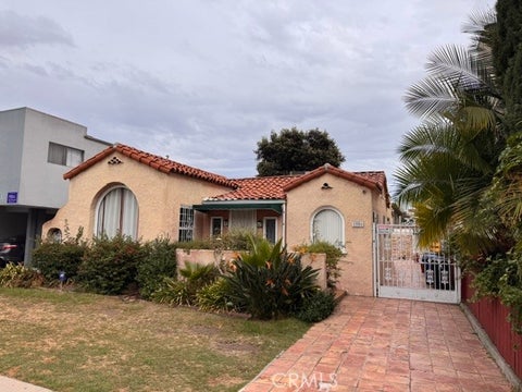 Photo of 1056 S Shenandoah ST, Los Angeles, CA 90035 (MLS # SB26220897)