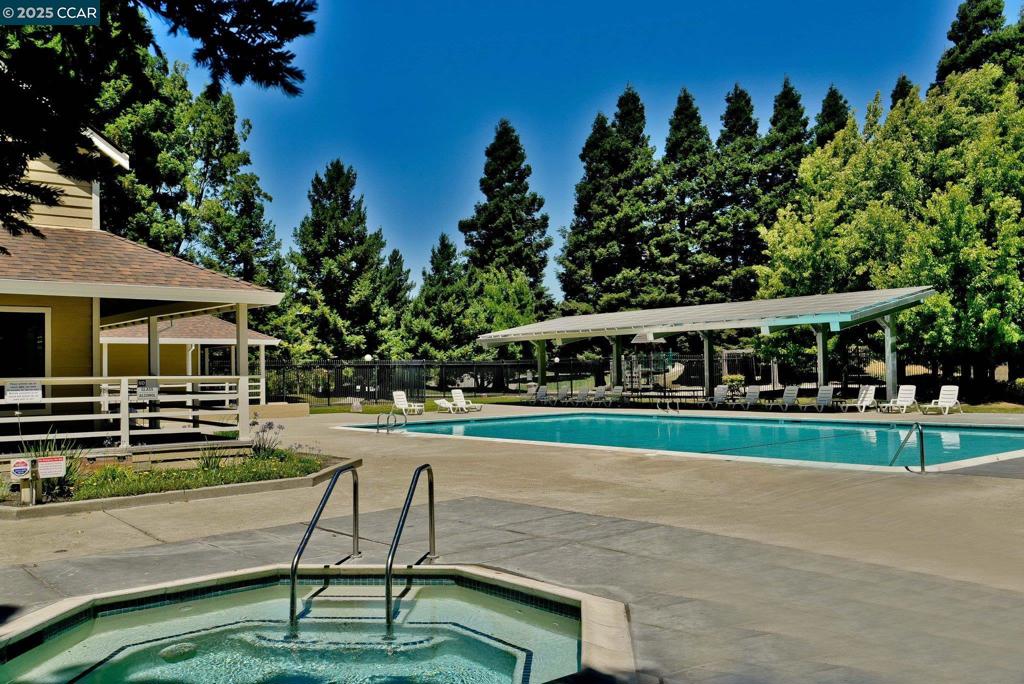 CA CHATEAU - Residential