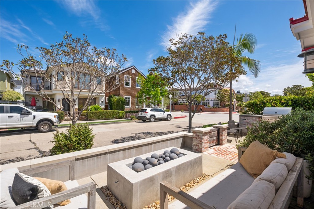 2035 Miramar Drive