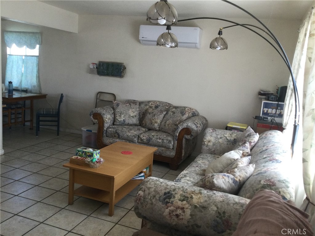 10345 E Palmdale
