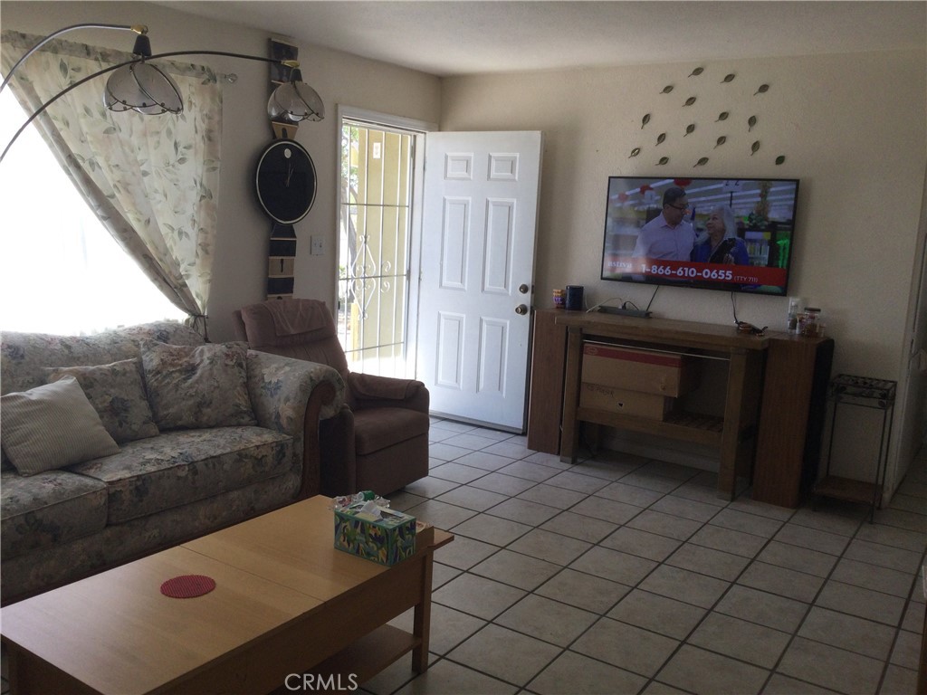 10345 E Palmdale