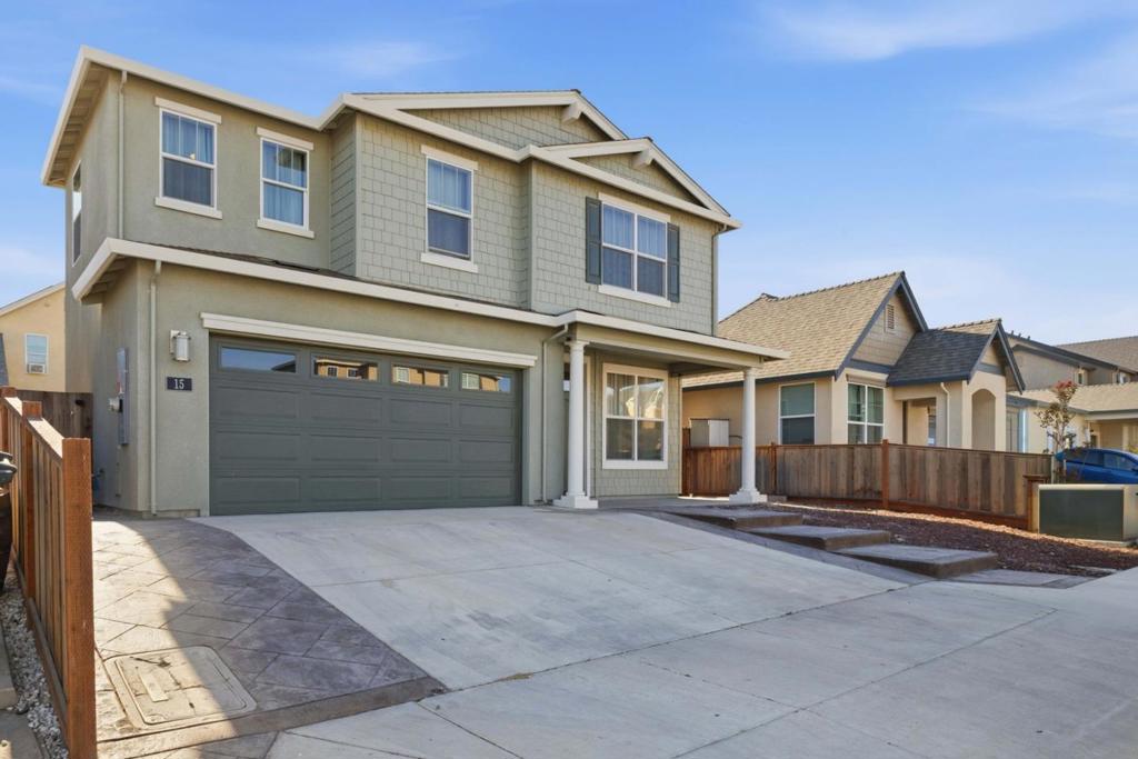 15 Pepper Tree Court