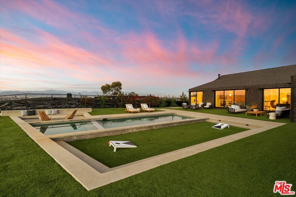 Photo of 5255 Veronica Street, Los Angeles, CA 90008 (MLS # 25597285)