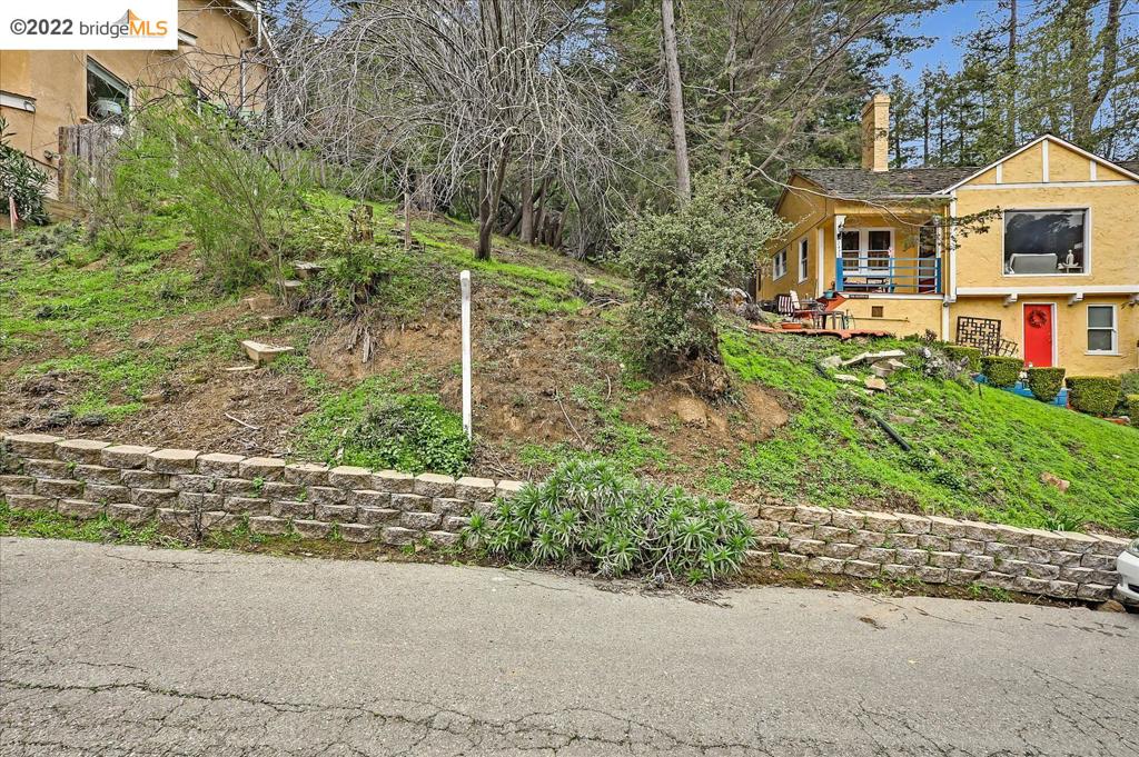 Nestled in Oakland's Montclair district, this 7702 sqft vacant lot is your opportunity to build your dream home. Boasting an upslope lot with a multifamily use code and forestry scenery. Located among existing homes and near schools, trails, public library, and the small town feel of Montclair Village. The Village is home to a weekly farmers market, many locally owned small shops and restaurants, as well as, major stores, banks and coffee shops. No cash no problem, lender financing may be available.