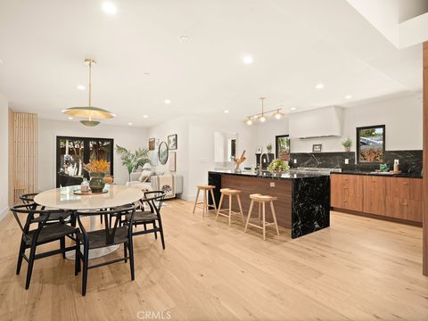 11911 Hartsook Valley Village CA 91607