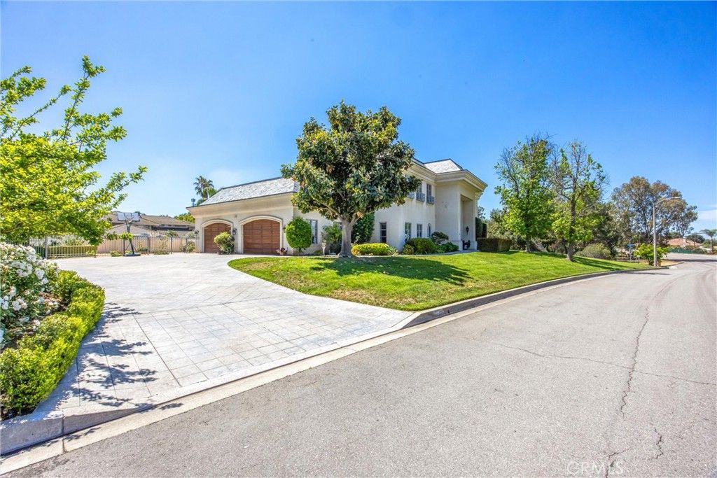 Photo of 30573 E Sunset Dr S, Redlands, CA 92373 (MLS # IG26074614)