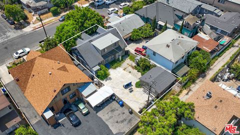 Photo of 1477 W 29th Street, Los Angeles, CA 90007 (MLS # 26833429)