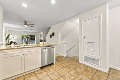 Tiny photo for 3531 Sandcastle Ln LN, San Diego, CA 92110 (MLS # 260025163SD)