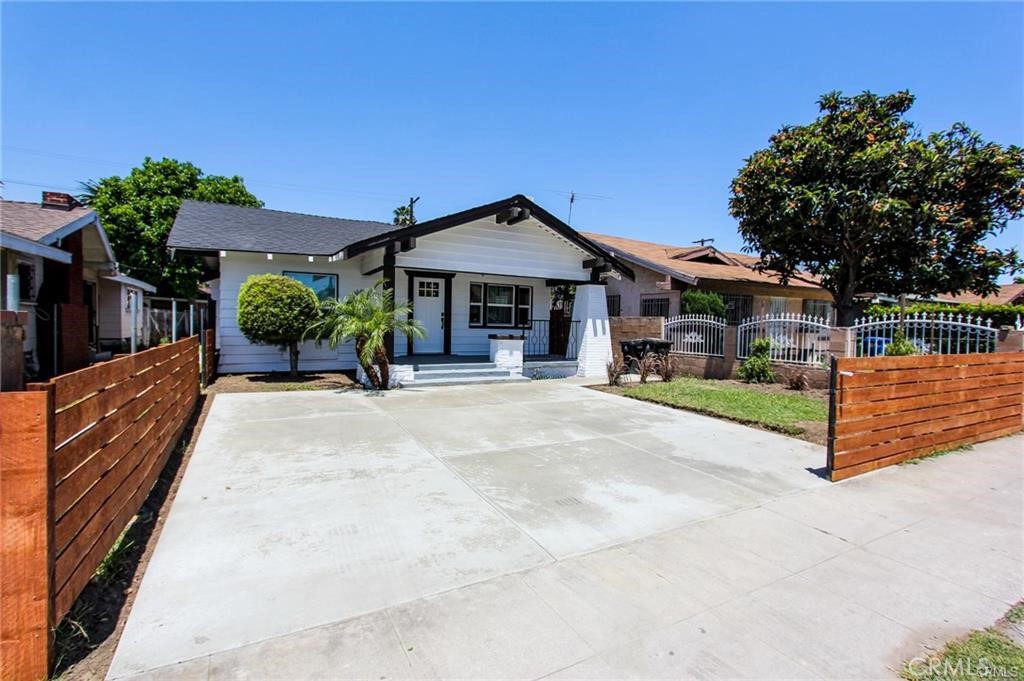 TURNKEY READY FOR MOVE-IN Beautifully Remodeled 3 Bed / 2 Bath Home in Los Angeles!
This updated Craftsman-style home features an open floor plan, spacious living room with decorative fireplace, a Den that can be used as a bedroom/office/game room, and a stunning kitchen with upgraded counters, appliances, and large center island. Includes refrigerator, dishwasher, washer & dryer, and 2 mini-split AC units. Gated 4-car driveway, private backyard with BBQ grill, perfect for entertaining. Located in a central LA neighborhood! Schedule a Showing Now!