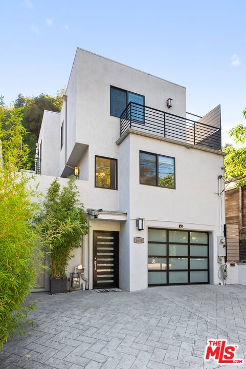 Photo of 1655 N Beverly Glen Boulevard, Los Angeles, CA 90077 (MLS # 26939271)