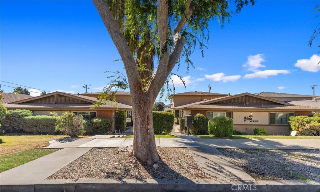 1232 W 11th