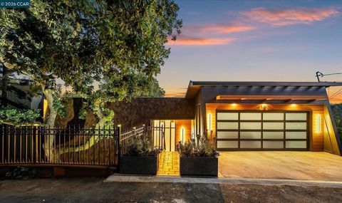 Photo of 130 La Espiral, Orinda, CA 94563 (MLS # 41129835)