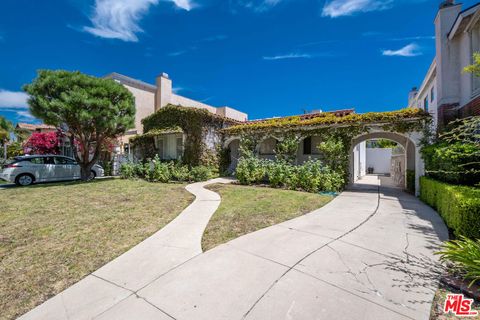 Photo of 352 S Wetherly Drive, Beverly Hills, CA 90211 (MLS # 26789937)