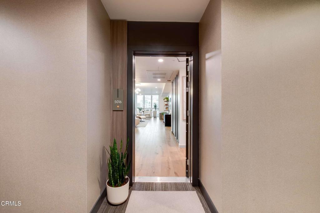 39 S Los Robles Avenue 5016